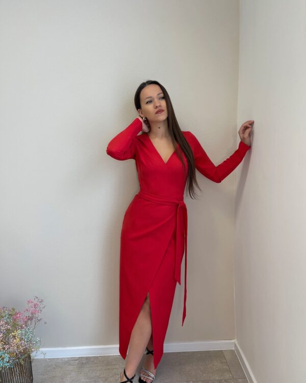 Ilga raudona suknelė