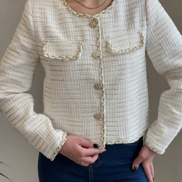 Švarkelis auksinėmis sagomis