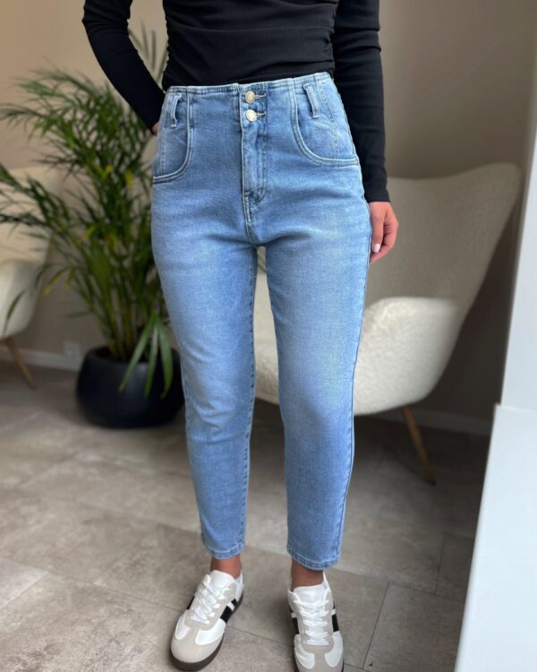 Šviesūs džinsai “short denim”