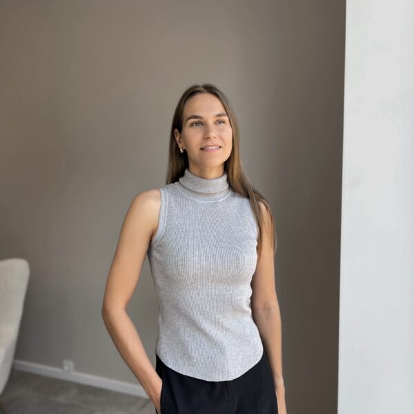 Golfas trumpomis rankovėmis “Grey”