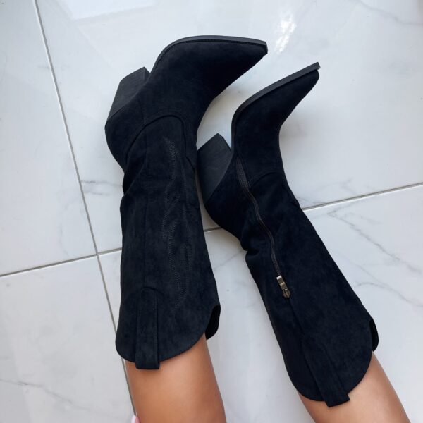 Kaubojiški juodi ilgaauliai