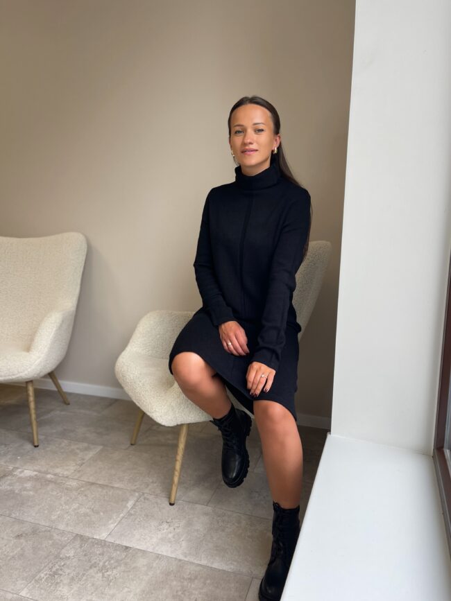 Juoda suknelė “Wide” - Image 4