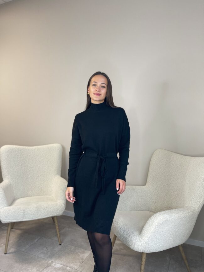 Juoda suknelė su surišamu dirželiu - Image 2