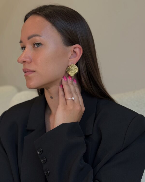 Masyvūs, graviruoti auskarai “Gold”