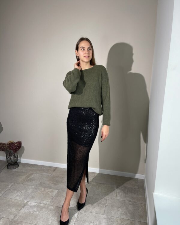 Žėrintis sijonas su trumpintu pasijoniu