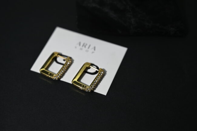 Stačiakampio formos auskarai “Gold” su akutėmis priekyje - Image 3