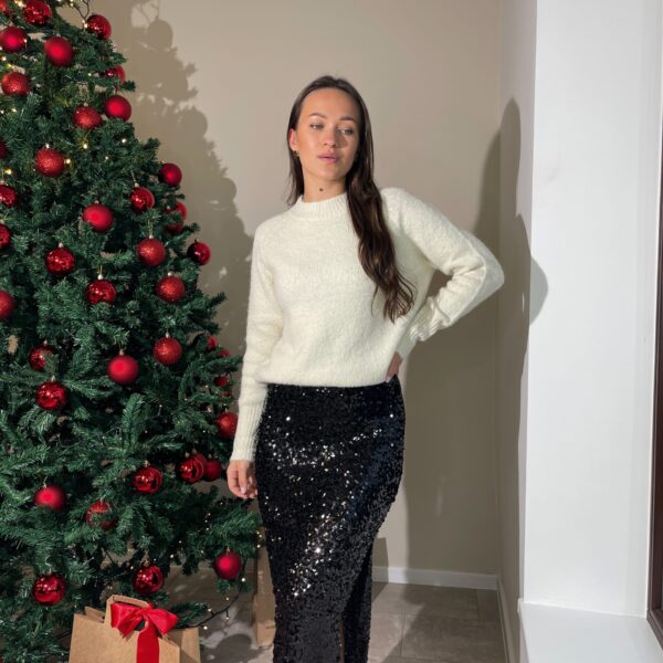 Juodas žėrintis ilgas sijonas su skeltu