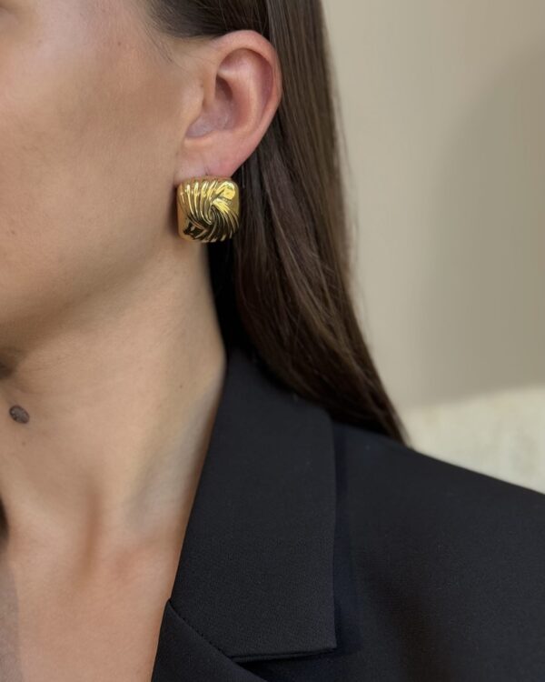 Kvadrato formos masyvūs auskarai “Gold”