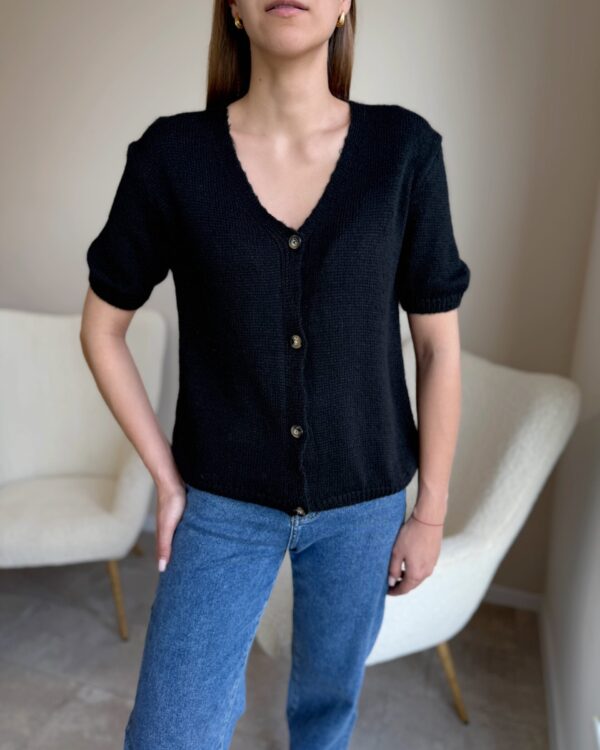 Bazinis megztinis su sagomis “Black”