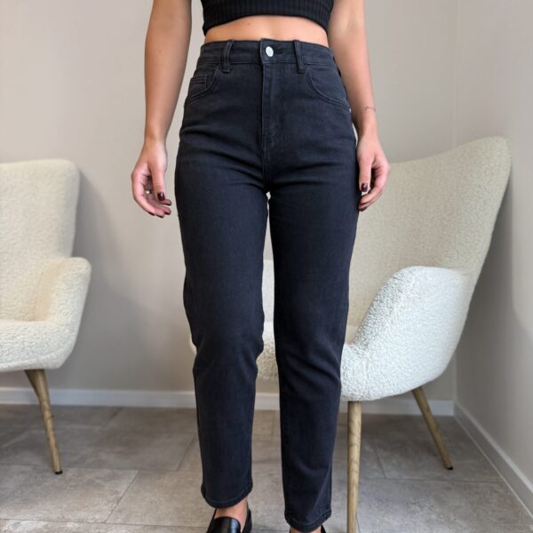 Mom Fit stiliaus juodi džinsai