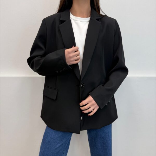 Oversize stiliaus juodas švarkas