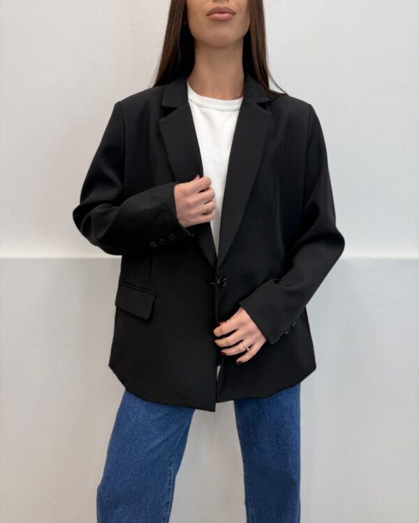 Oversize stiliaus juodas švarkas