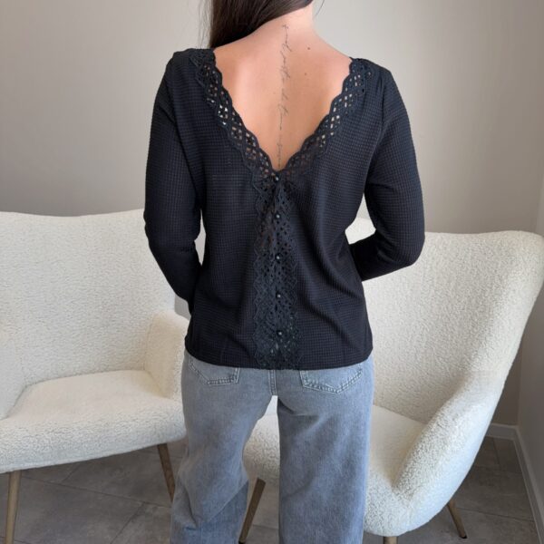 Juoda palaidinė atvira nugara