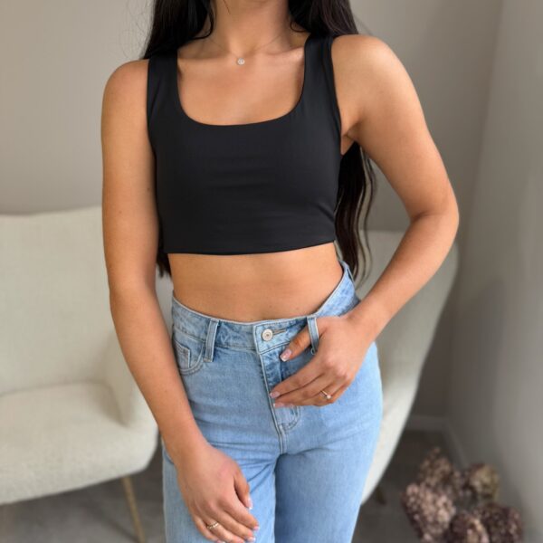 Juoda trumpa aptemta palaidinė “Rojal”