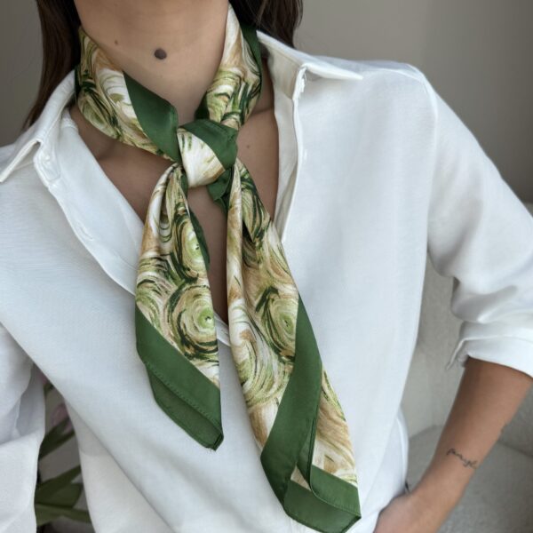 Moteriška žalia skara GLORIA