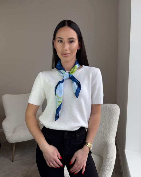 Moteriška mėlyna skara