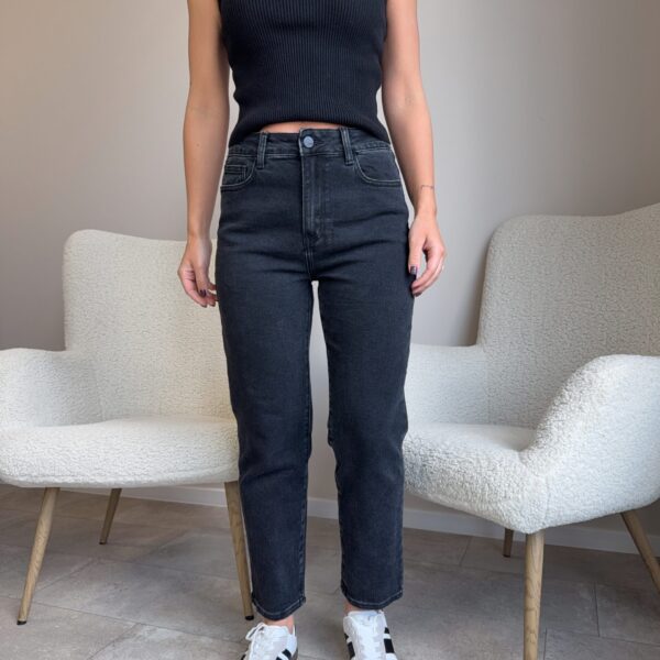Mom Fit stiliaus garinti juodi džinsai
