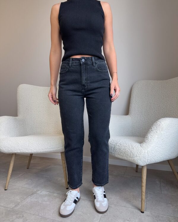 Mom Fit stiliaus garinti juodi džinsai