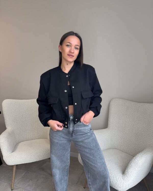 Bomber stiliaus juodas švarkelis