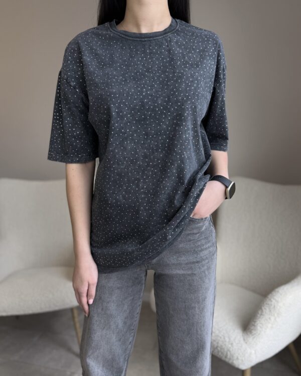 Marškinėliai su žėrinčiomis akutėmis