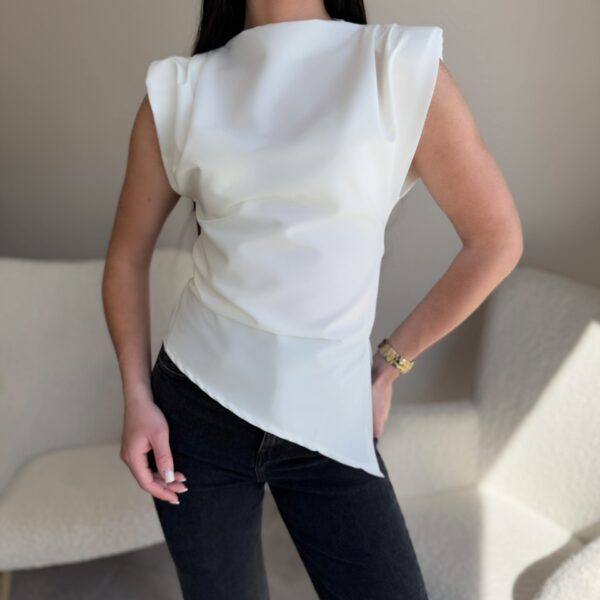 Balta palaidinė be rankovių