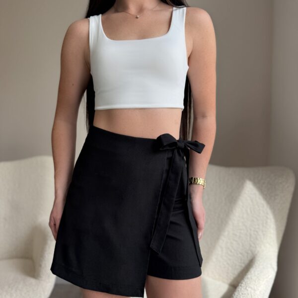 Šortai su linu Juodi