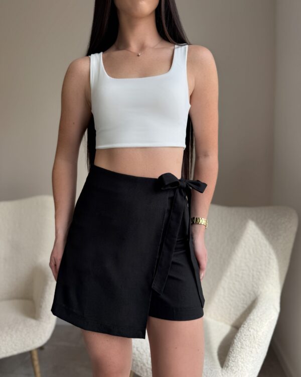 Šortai su linu Juodi