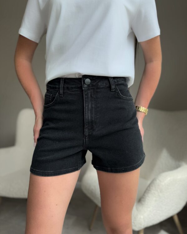 Juodi džinsiniai šortai