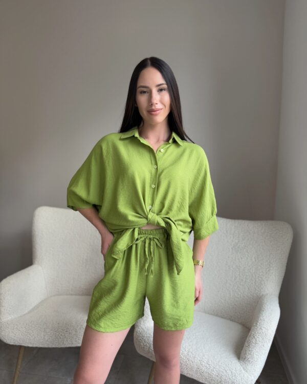 Komplektas su šortais Žalias