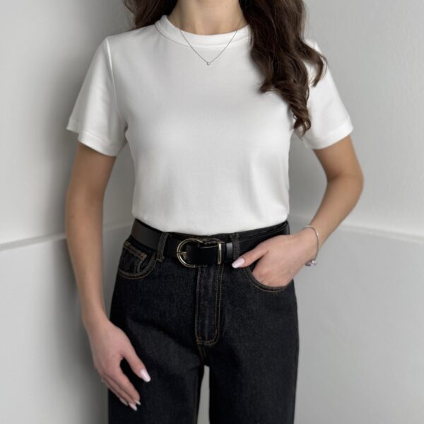 Aukštos kokybės balti medvilniniai marškinėliai