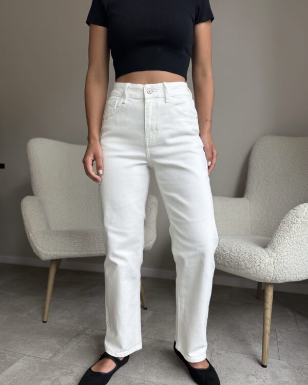 Baltos spalvos džinsai