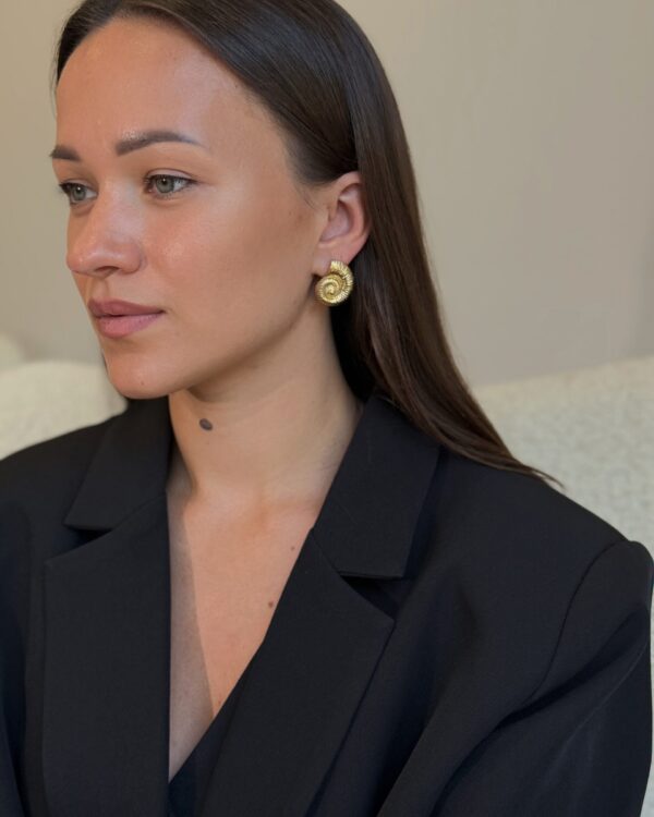 Kriauklės formos auskarai "Gold"