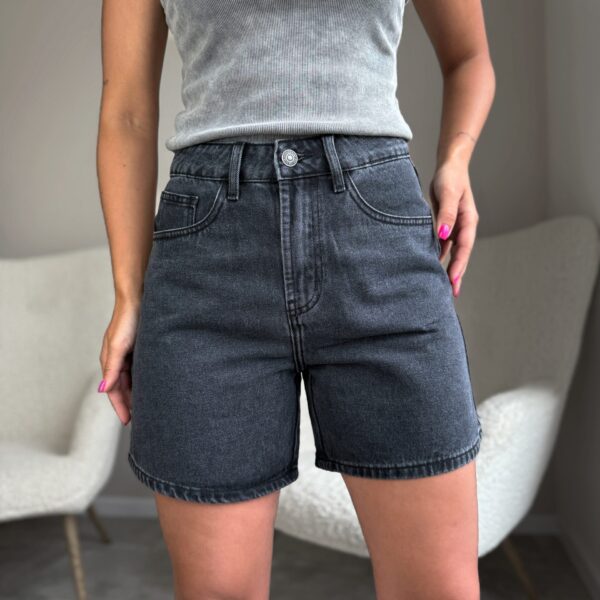 Juodi garinti šortai