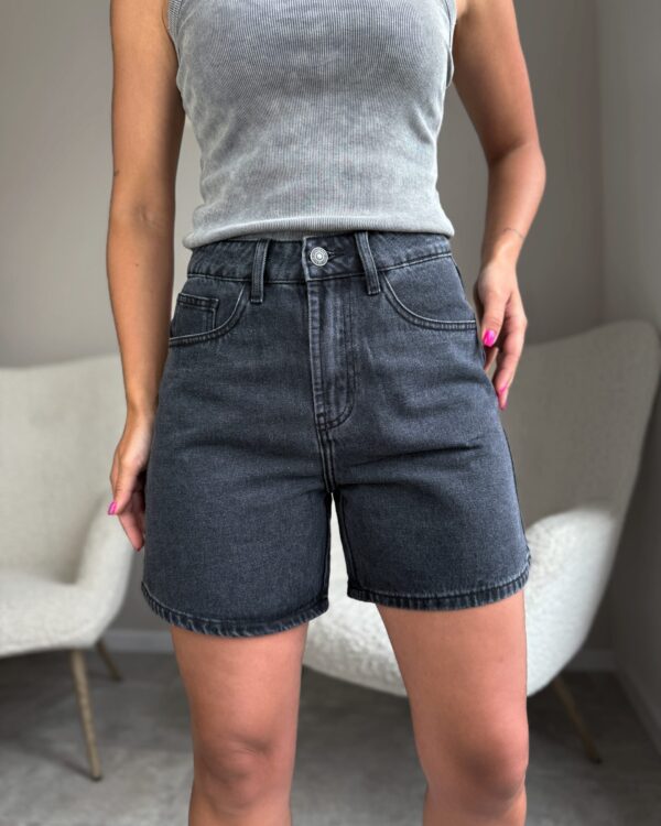 Juodi garinti šortai