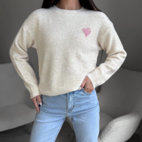 Švelnus megztinis su rožine širdele