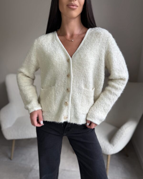 Jaukus megztinis su kišenėmis Beige