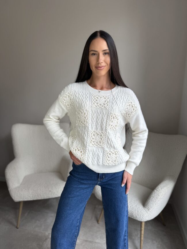 Beige megztinis su raštais - Image 3