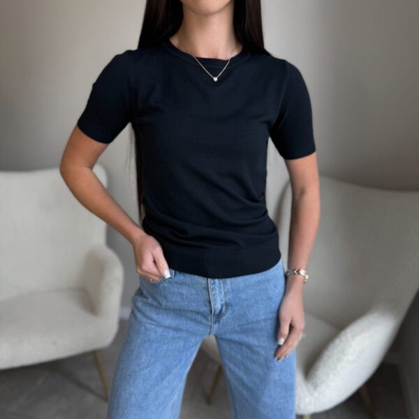 Juodas megztinis Basic