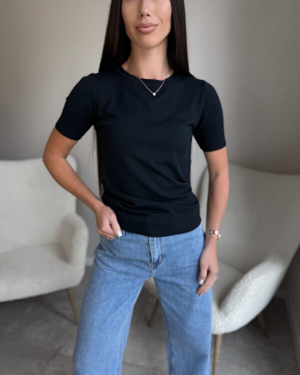 Juodas megztinis Basic