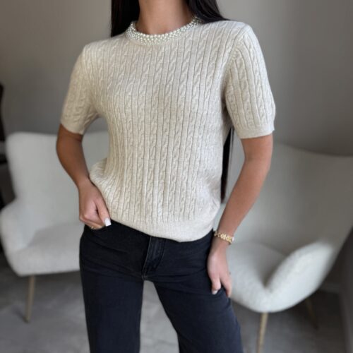 Beige megztinis dekoruotas perlais