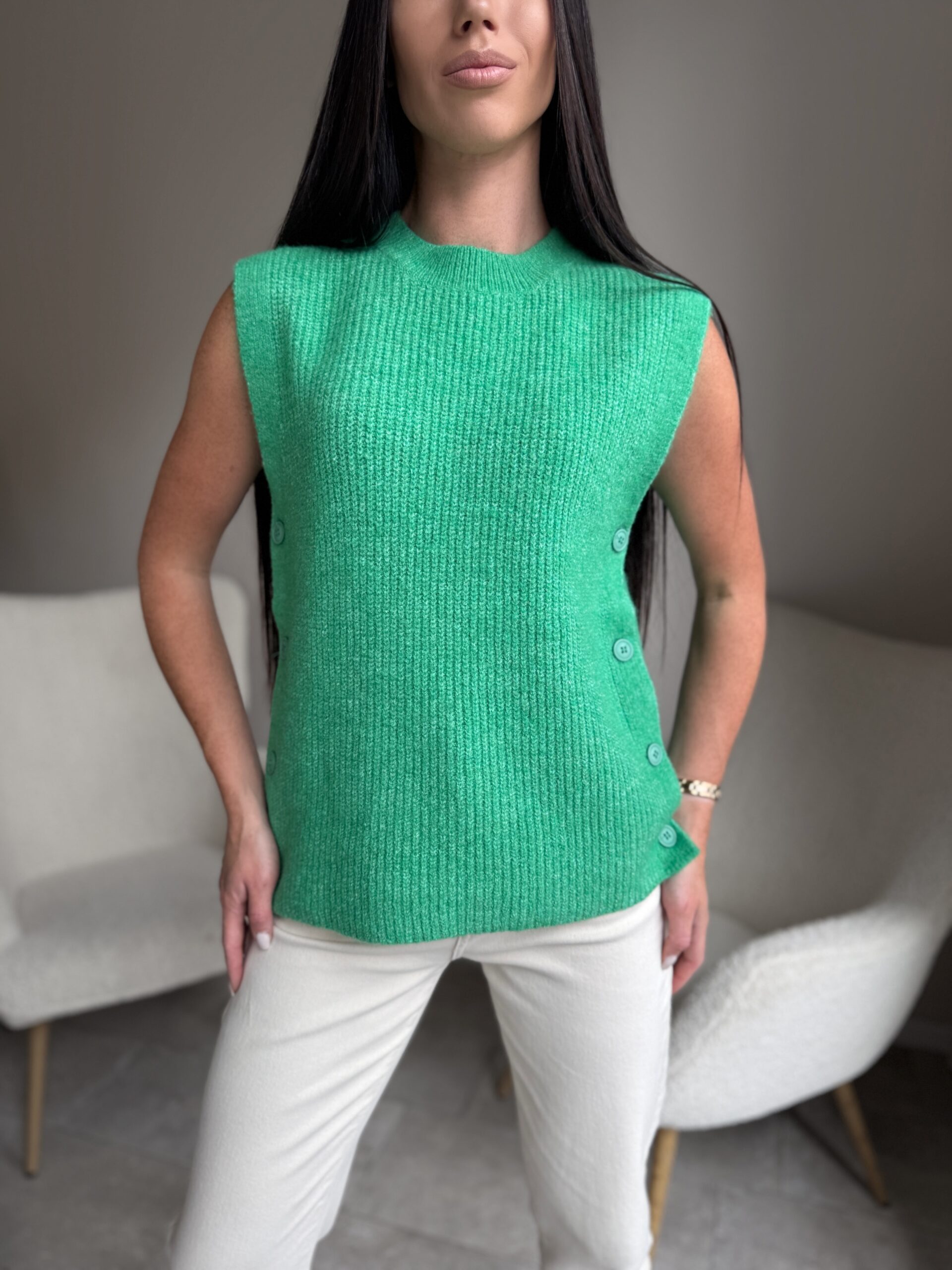 Žalia liemenė su sagomis - Image 3