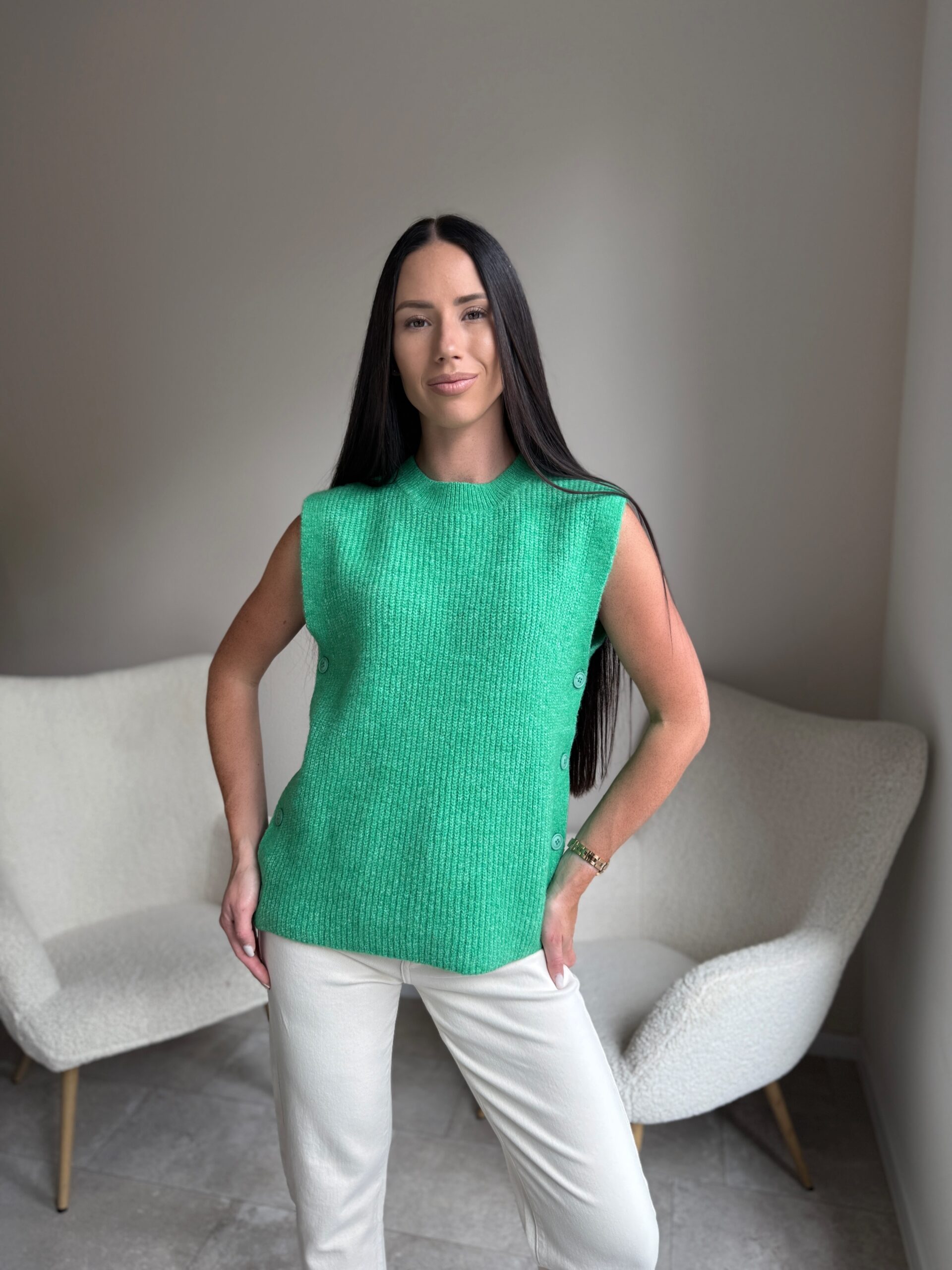 Žalia liemenė su sagomis - Image 2