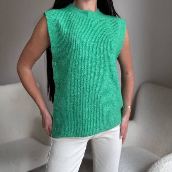 Žalia liemenė su sagomis