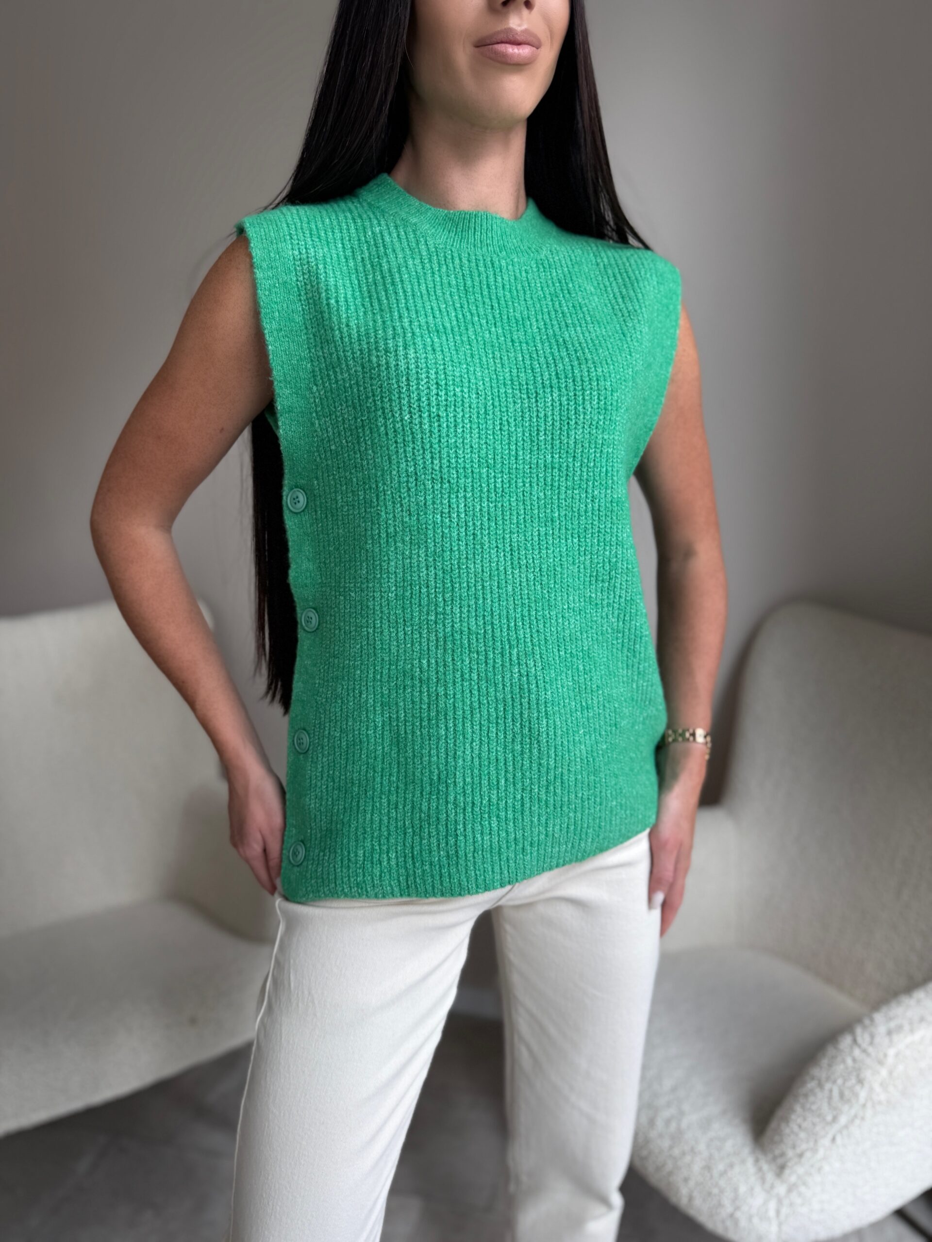 Žalia liemenė su sagomis