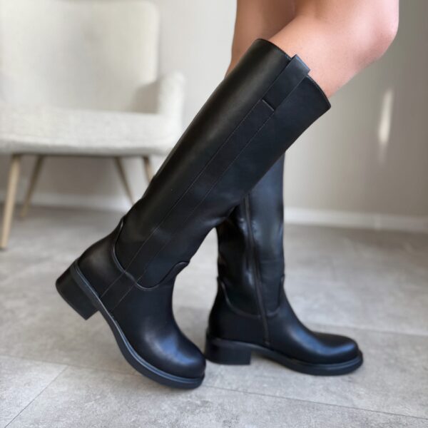 Juodi ilgaauliai batai klasikinio modelio