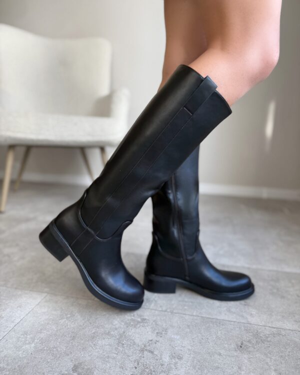 Juodi ilgaauliai batai klasikinio modelio