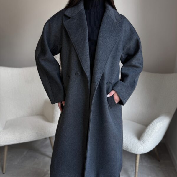 Pilkas paltas su vilna