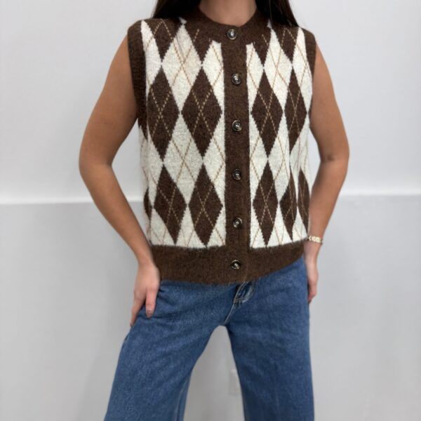 Ruda liemenė su rombais