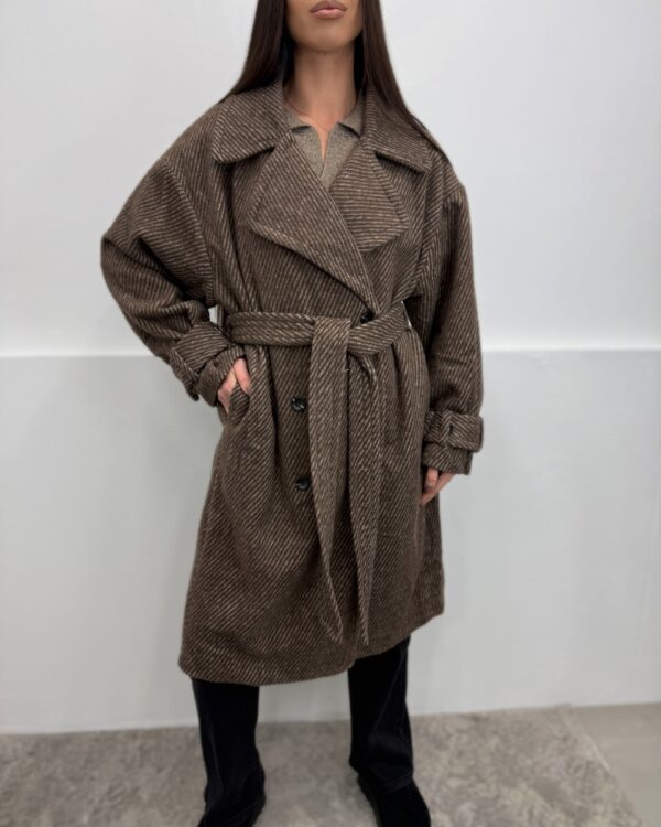 Rudas dryžuotas paltas Brown