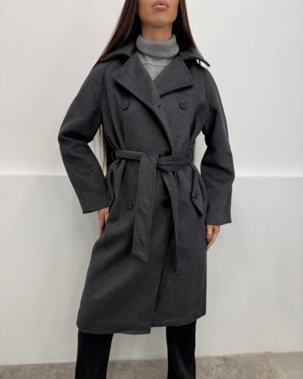 Pilkas paltas su vilna surišamas dirželiu